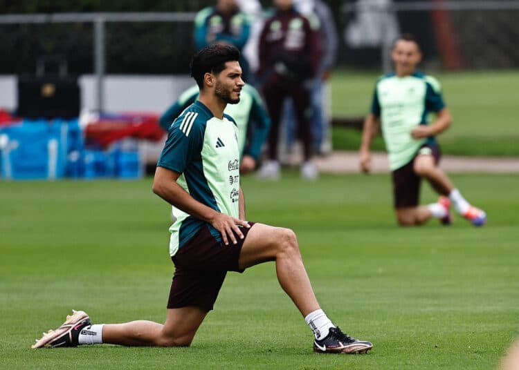 A seis goles de la historia: Raúl Jiménez llega al Mundial con un récord en la mira