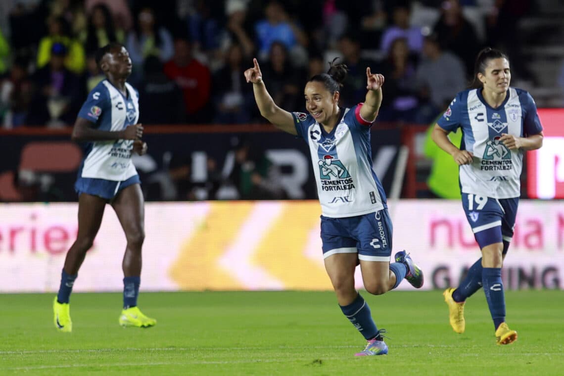 La española Charlyn Corral anota los goles del triunfo de Pachuca sobre Cruz Azul en cuartos de final