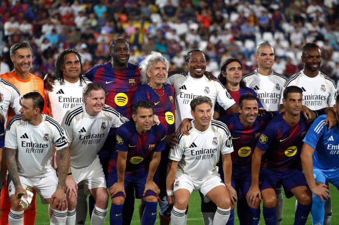 Leyendas del Barcelona vencen a las del Real Madrid en un clásico español en El Salvador