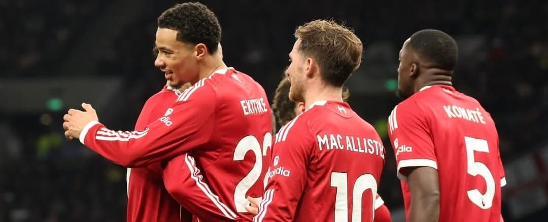 Expulsión del «Cuti» Romero en derrota de Tottenham ante Liverpool
