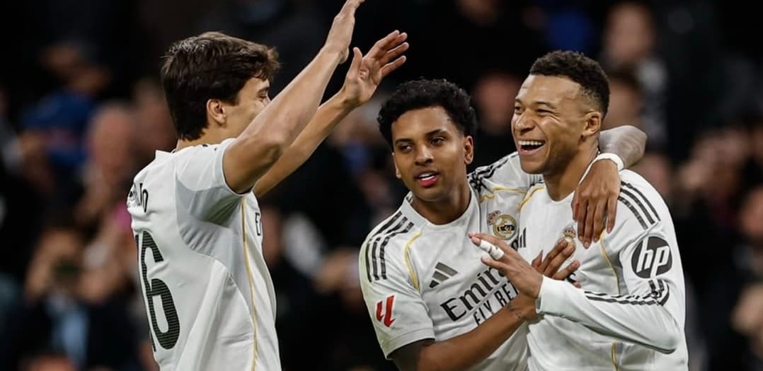 Vini y Rodrygo secundan a Mbappé en un juego donde los seguidores del Real Madrid se quejan de su equipo