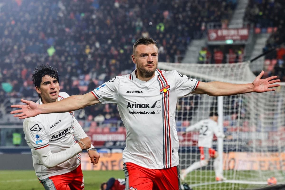El Bolonia con el colombiano Lucumí cae goleado