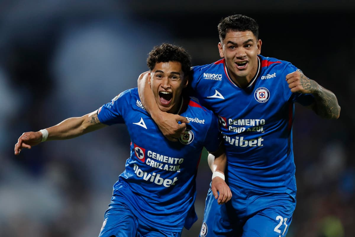 Cruz Azul con gol del uruguayo Fernández derrota a las Chivas