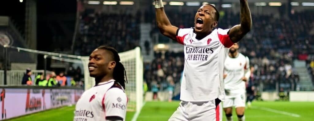 Ecuatoriano Estupiñán jugó como titular y el Milán ganó para liderar la Serie A