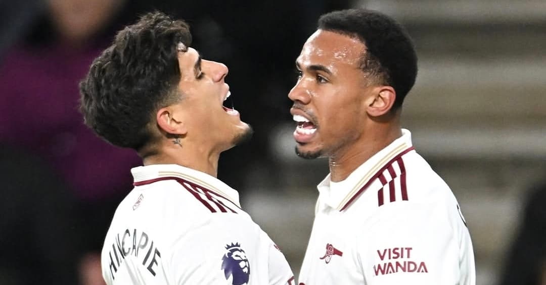 Ecuatoriano Hincapié y brasileño Gabriel lideran desde la zaga una victoria luchada del Arsenal