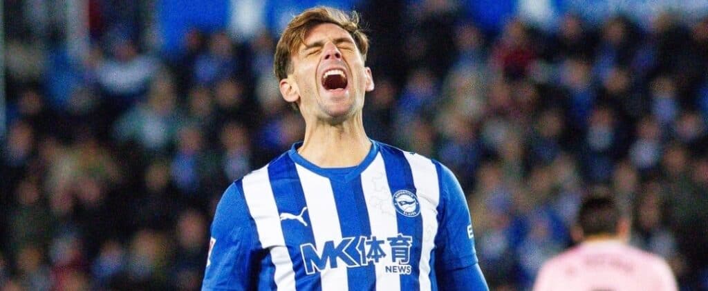 Goles del uruguayo Viñas y el argentino Boyé: igualdad entre Alavés y Oviedo
