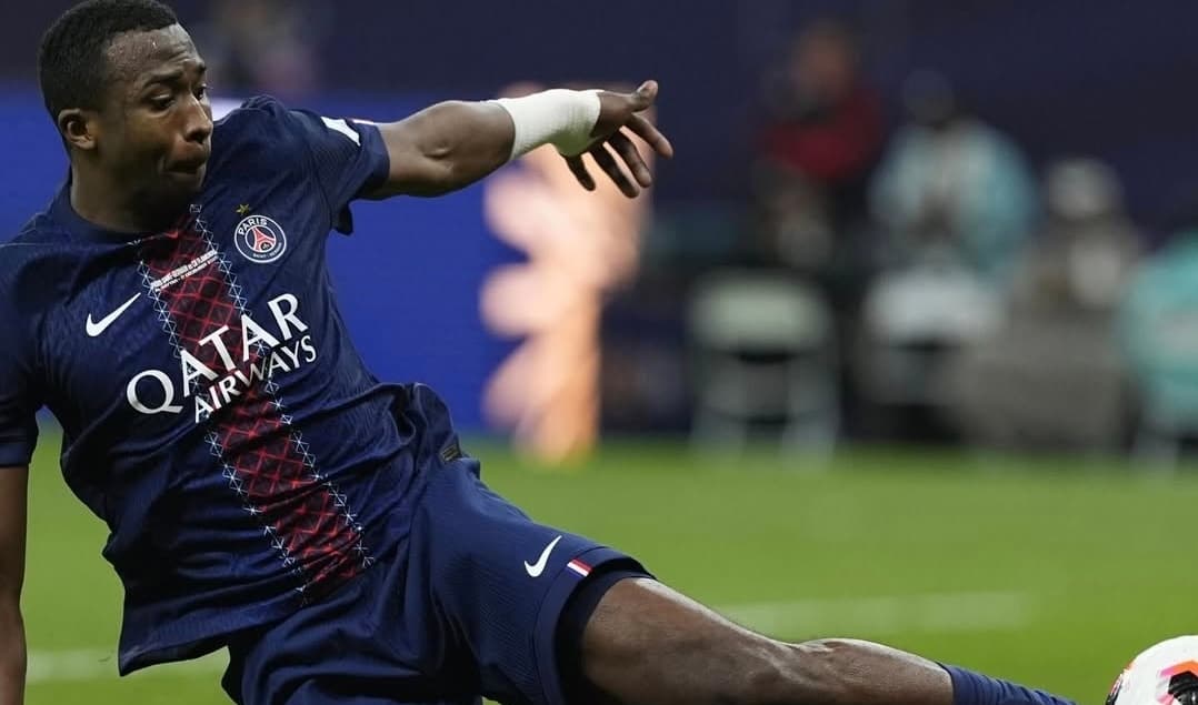 El PSG gana el clásico capitalino y el ecuatoriano Pacho «manda» desde atrás