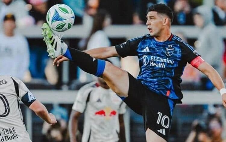 Agente libre latino más codiciado de la MLS cambia el Oeste por el Este y jugará en Nashville