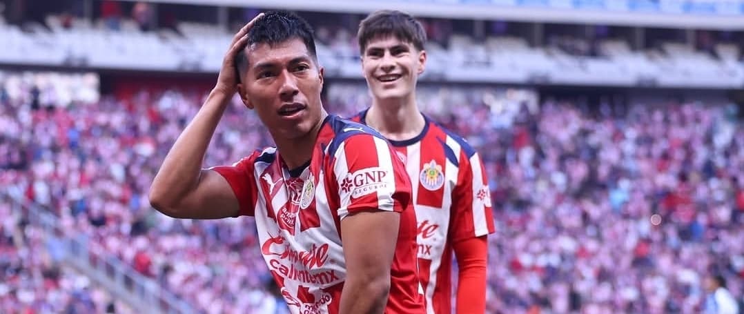 Debut sólido de Gutiérrez y gol del «Hormiga», triunfo claro de Chivas ante Pachuca