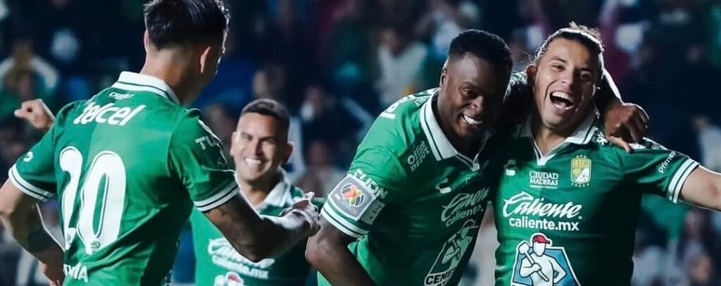 León arranca superando a Cruz Azul, el panameño Díaz marca el ritmo anotador
