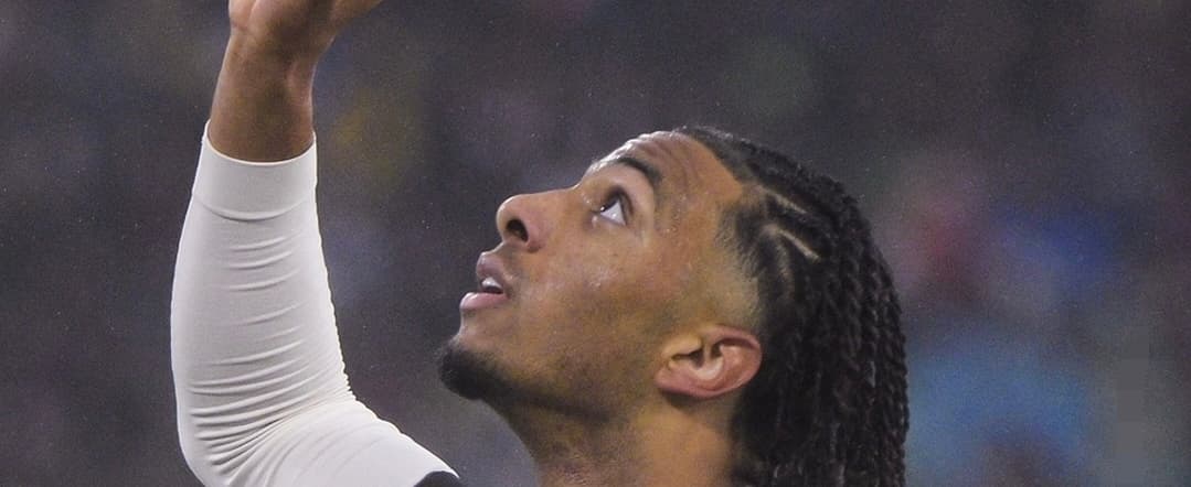 Brasileño Dodo es titular en triunfo de la Fiorentina, que rinde homenaje póstumo