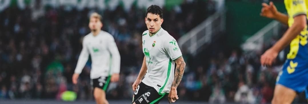 Con el colombiano Gustavo Puerta al mando en la medular, Racing de Santander es líder único de Liga Hipermotion