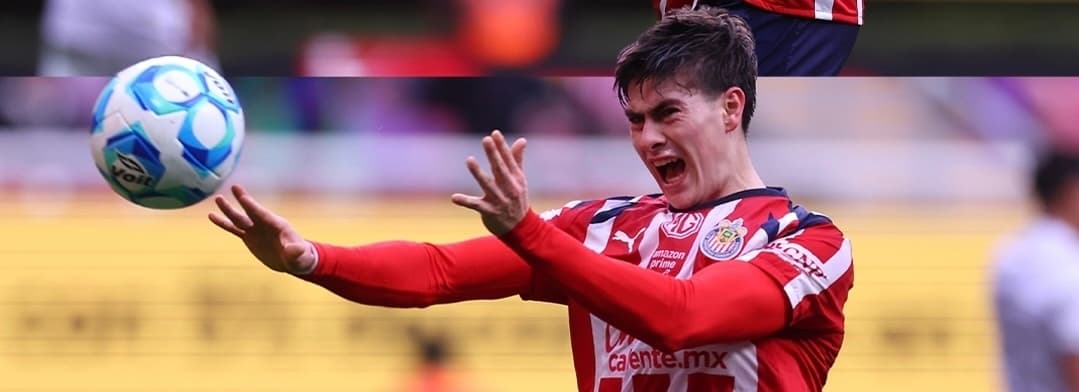 Chivas dirigidas por el argentino Milito lideran en México, tras gris empate entre Pachuca y América