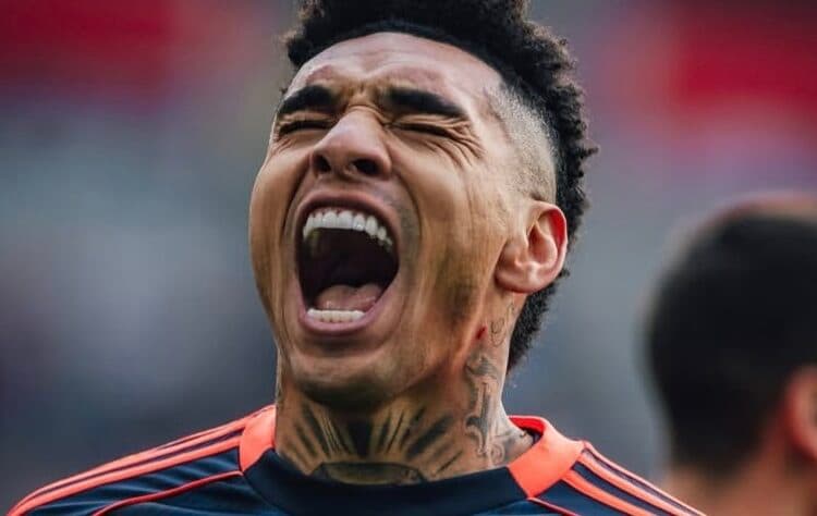 Brasileño Igor Jesús le gana el duelo a su compatriota Igor Thiago y Forest triunfa ante Brentford