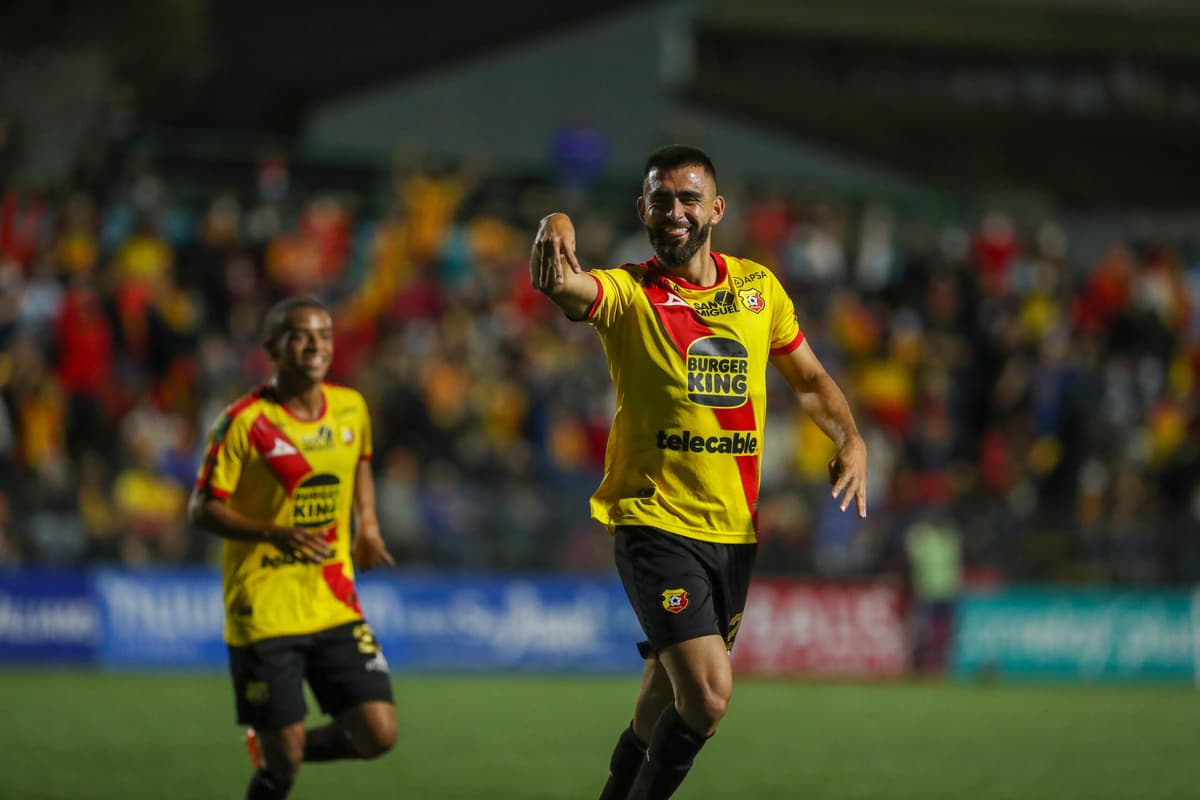 Demoledor arranque de mexicanos y argentino en la Liga Promerica de Costa Rica