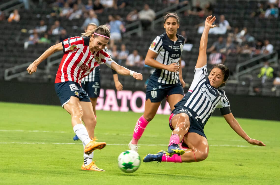 El Monterrey de la española García recibe al Tigres UANL de la brasileña Cordinali