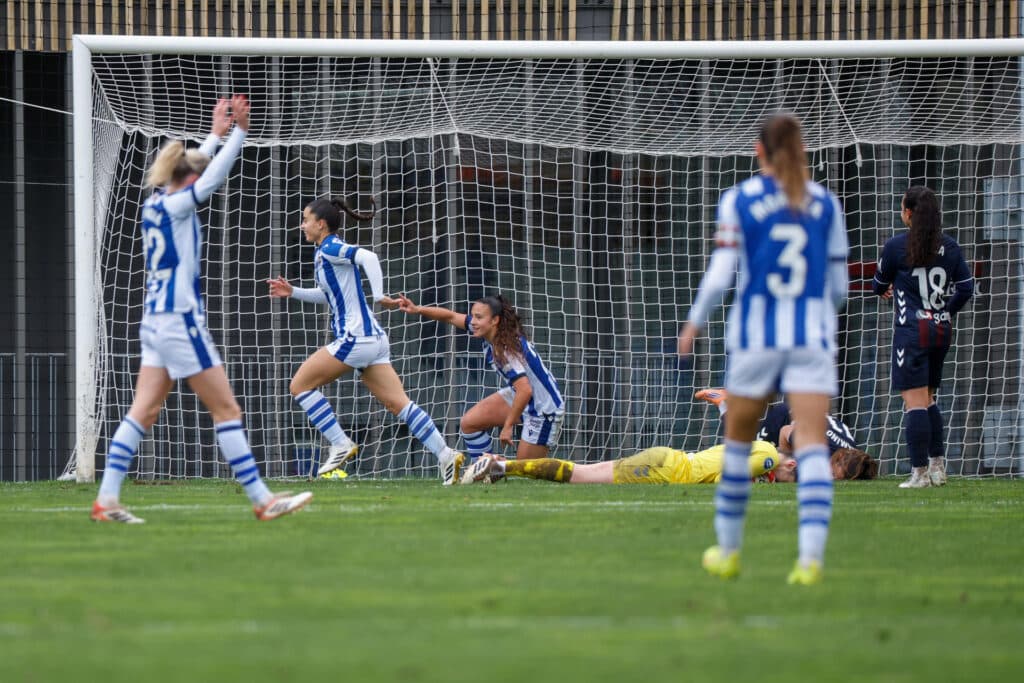 La Real afianza la tercera plaza y se lleva el derbi guipuzcoano ante el Eibar