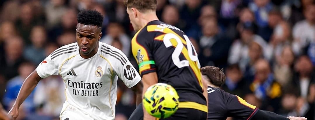 Con un gol del brasileño Vinicius Jr., el Real Madrid gana in extremis al Rayo Vallecano