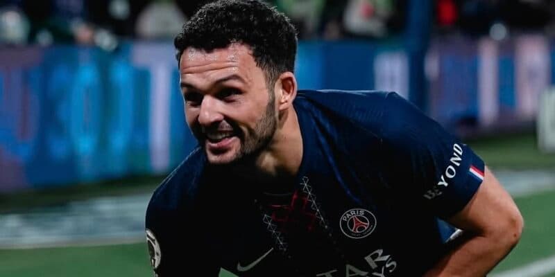PSG recupera primer puesto en Francia, brasileño Beraldo inicialista en la zaga
