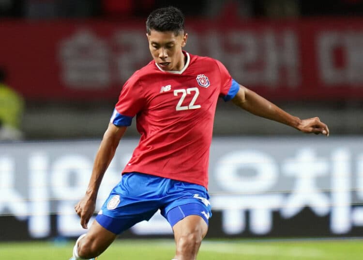 Costarricense atraviesa duro presente en el fútbol del viejo continente