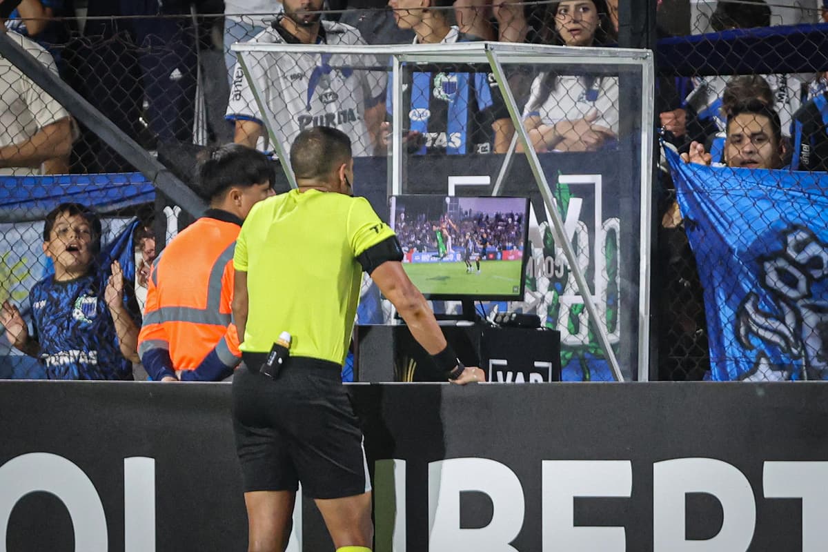 El VAR revisará córners y las segundas amarillas en el Mundial 2026