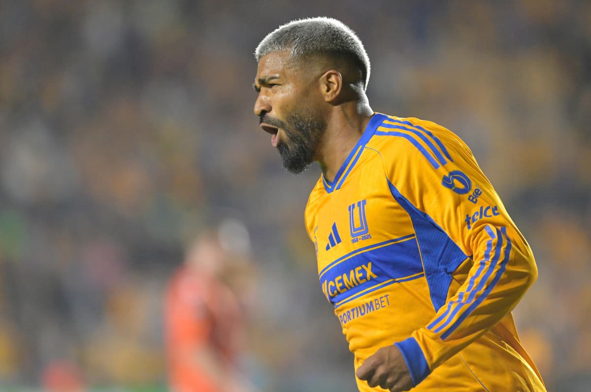 El uruguayo Aguirre brilla en la goleada de los Tigres, que pasan a octavos de final