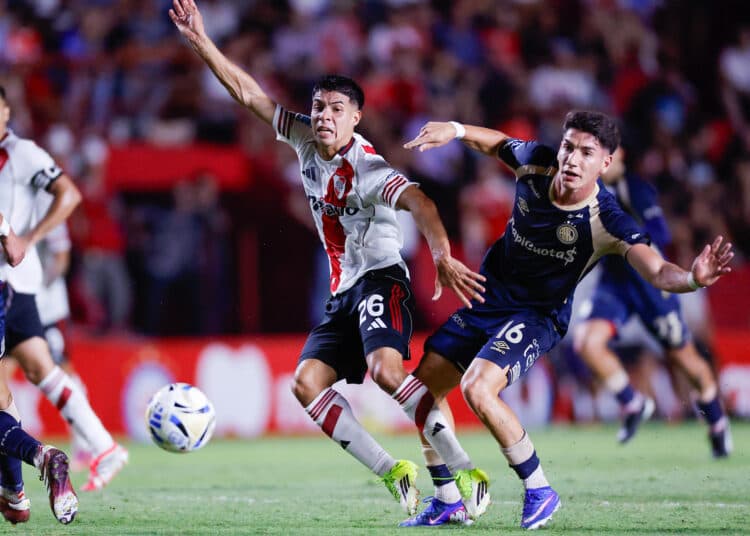 Con el colombiano Quintero como titular, River suma su segunda derrota consecutiva