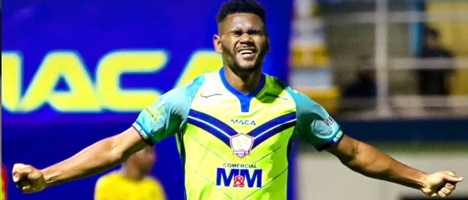 Con gol panameño y entrenador colombiano, Olancho goleó a Real España en Honduras