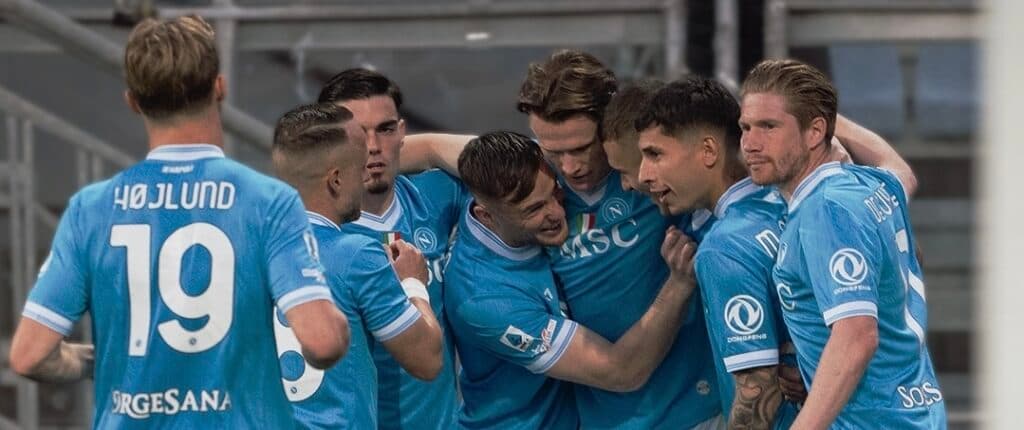 Con el uruguayo Olivera en la titular, Nápoles ganó al Cagliari en la Serie A
