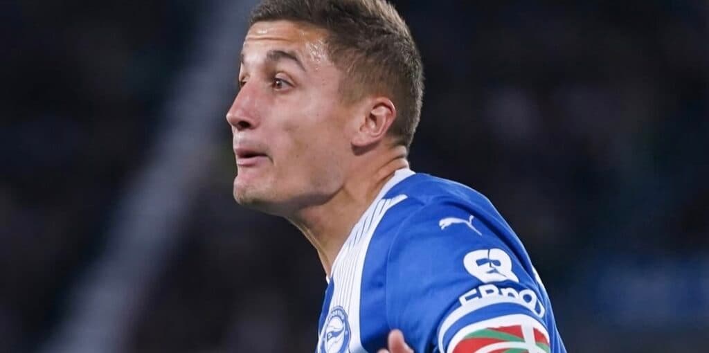 Zaguero argentino Tenaglia, 100 partidos con el Alavés y va por más…
