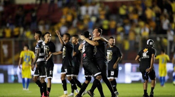 Entrenador brasileño se convierte en la revelación en el fútbol panameño
