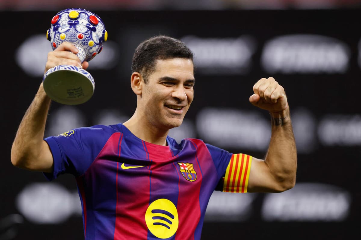 Barcelona vence al Real Madrid con doblete del argentino Saviola en juego de leyendas en Guadalajara