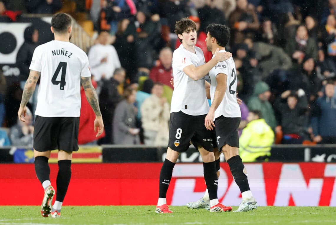 El Valencia triunfa ante la Real Sociedad y sueña con plaza europea, inspirado en argentino Guido Rodríguez