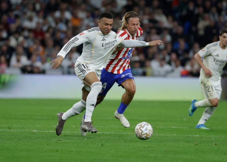 Mbappé desmiente que los médicos del Real Madrid examinasen su rodilla equivocada