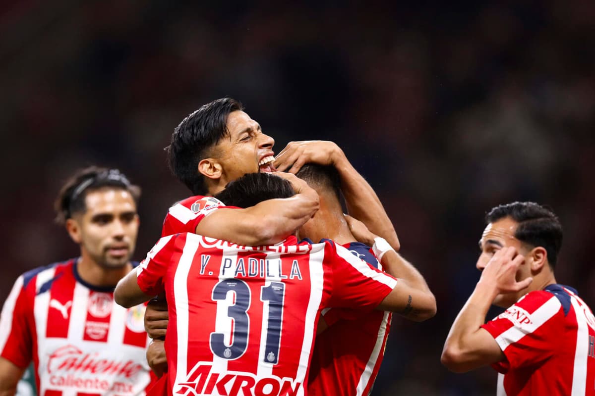 El Guadalajara del argentino Milito golea al León y es el nuevo líder del Clausura mexicano