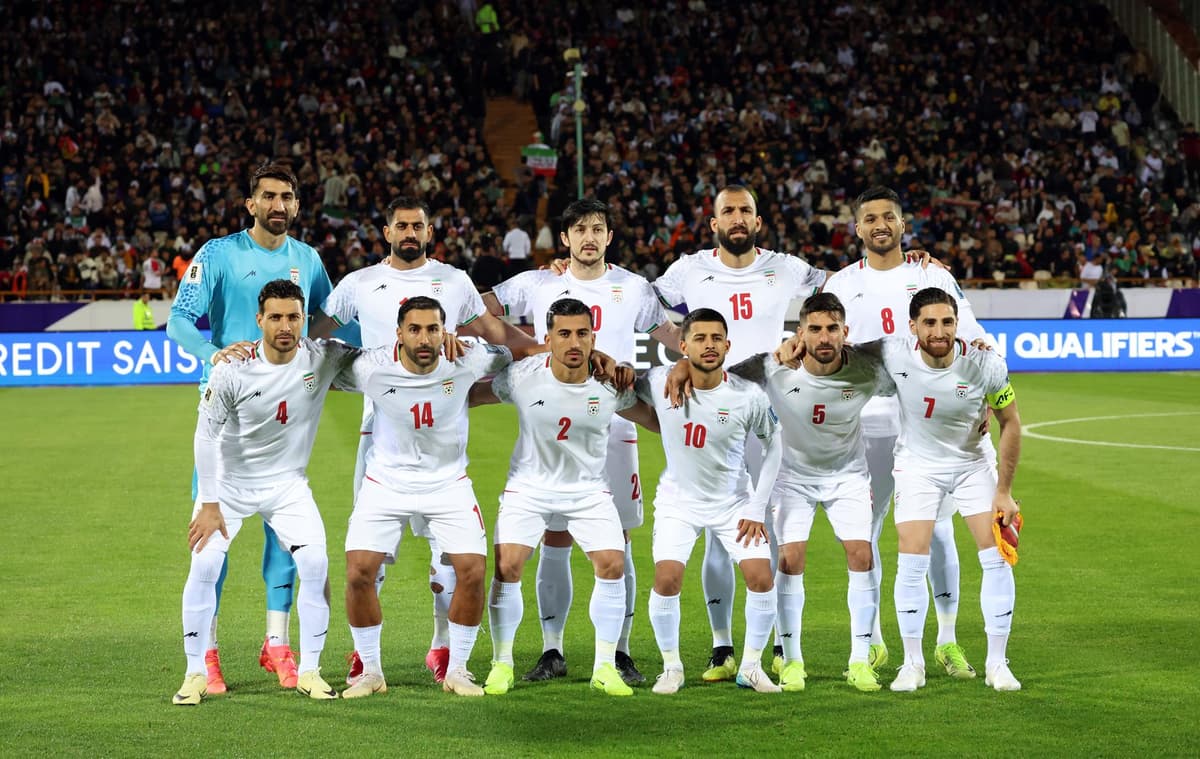 Irán golea a una desdibujada Costa Rica con Gianni Infantino como espectador