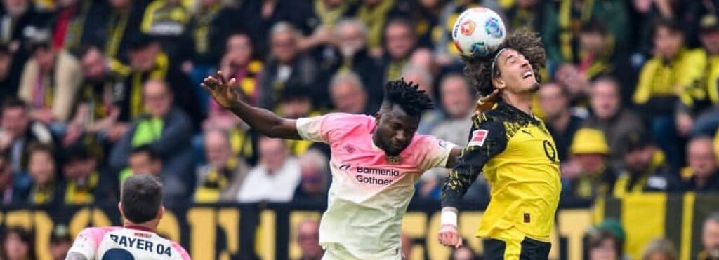 Leverkusen vence al Dortmund como visitante, con un argentino Palacios clave en la medular