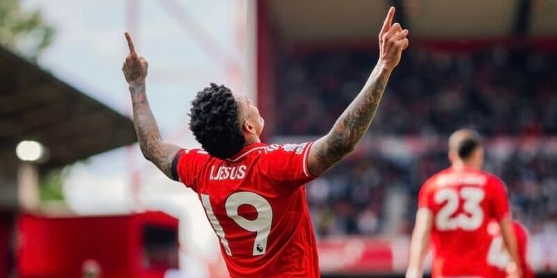 Forest derrota al Burnley y el ariete brasileño Igor Jesús suma un nuevo tanto