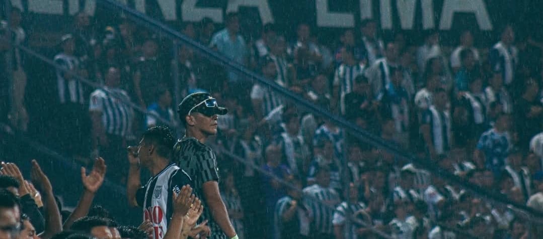 Banderazo de Alianza Lima termina en tragedia en Perú, tras desplomarse parte de la grada