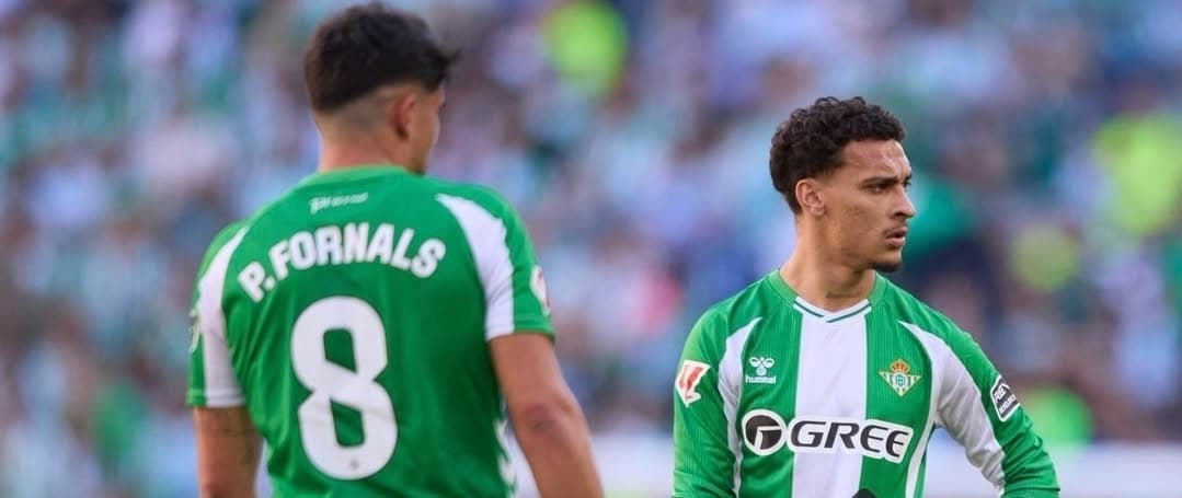 Tres sudamericanos en la titular del Betis, que se atasca y no puede con el Espanyol