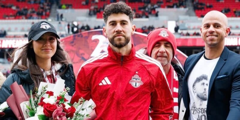 Toronto gana por segundo encuentro consecutivo, en el partido 400 del colombo-canadiense Jonathan Osorio