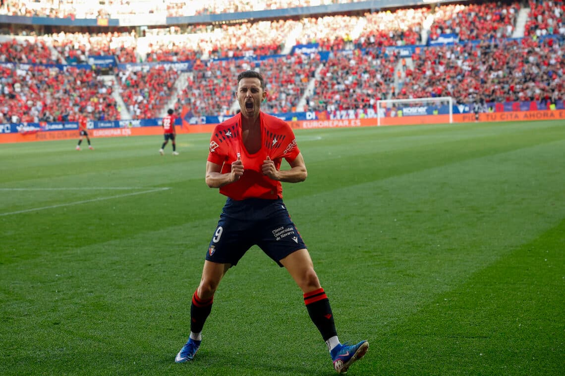 Osasuna se agarra a Europa y hunde al Sevilla, pese a capitanía de chileno Suazo