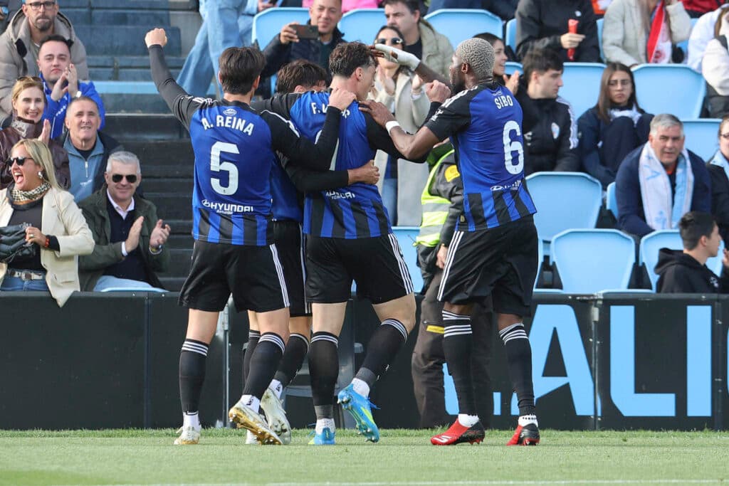 El uruguayo Fede Viñas anota doblete y hace soñar al Oviedo, en casa del Celta