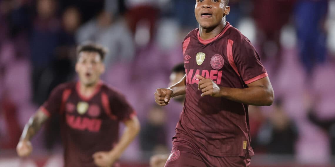 Lanús derrotó a Always Ready con el colombiano Valois como héroe