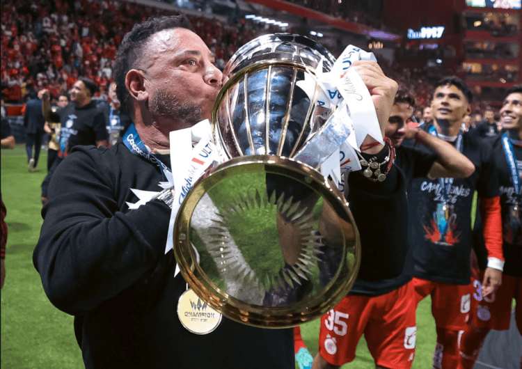 MANDAMÁS El argentino Antonio Mohamed es nuevo monarca de la Concacaf