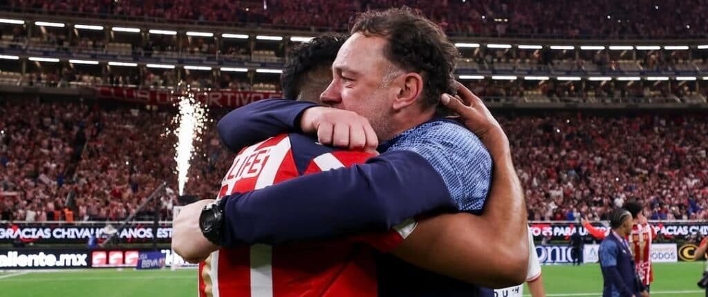 Joven mexicano Santiago Sandoval marca doblete y clasifica a Chivas a semis, Tigres se queda en el camino
