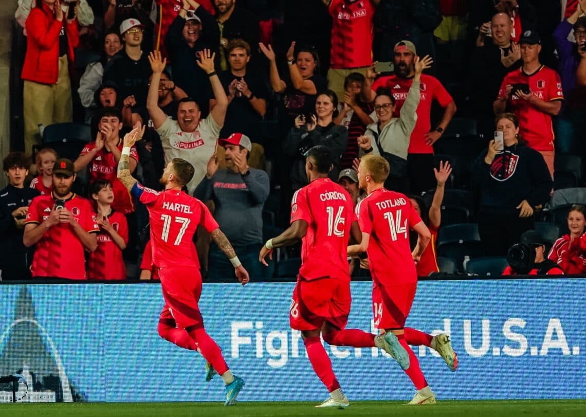 Pese a lesión del venezolano Córdova, St. Louis va a semifinales de la U.S. Open Cup