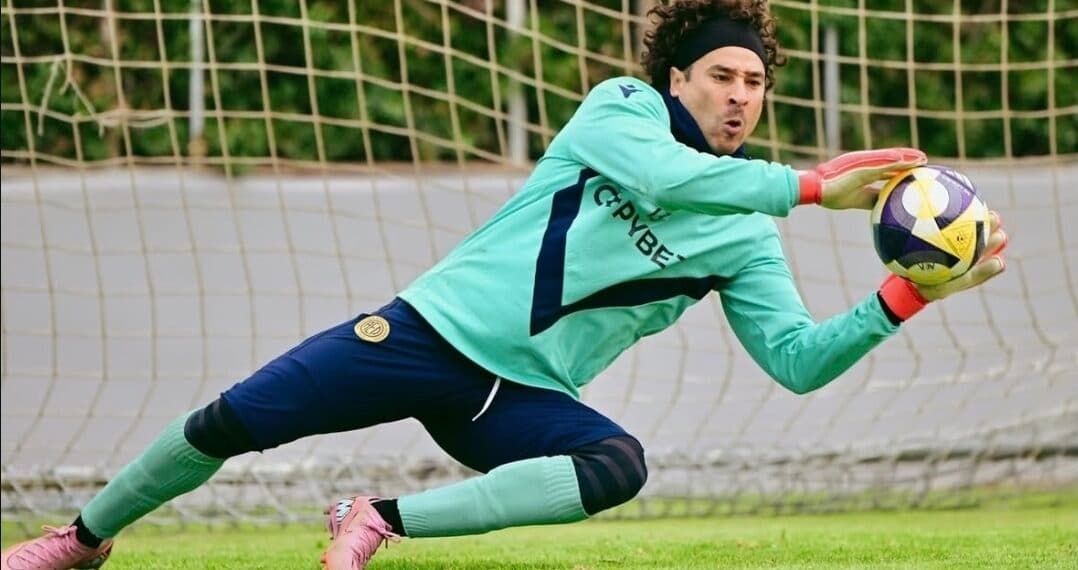 Mexicano Guillermo Ochoa y un primer día de trabajo a tope con la Selección