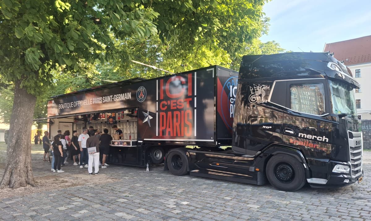 ¿EN LAS CALLES? El PSG se toma la capital de Hungría con su tienda oficial móvil