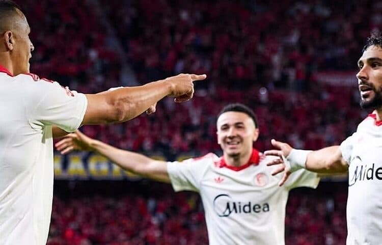 Chileno Alexis Sánchez da vida al Sevilla y lo saca del descenso en La Liga